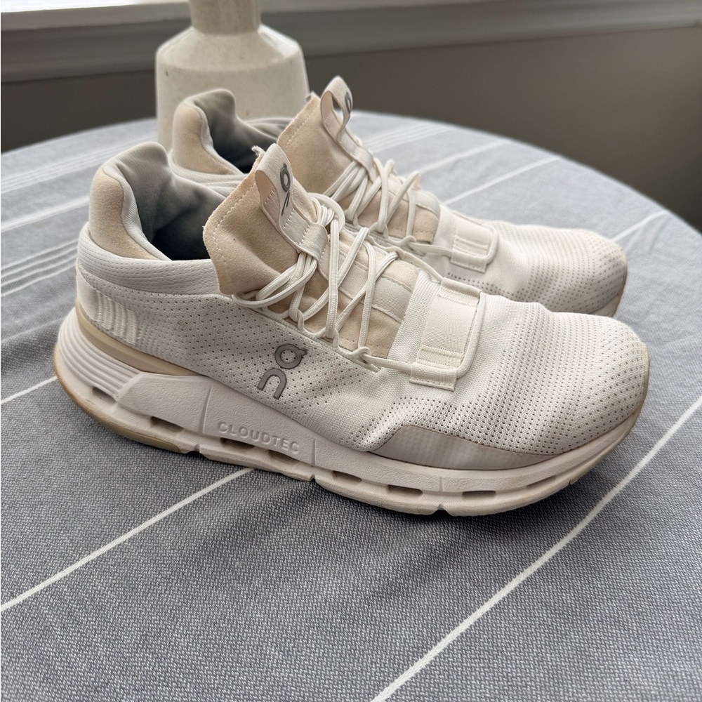 On Running Men's Cream and White Sneakers